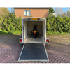 15. Gesloten (motor) aanhanger (1300KG)